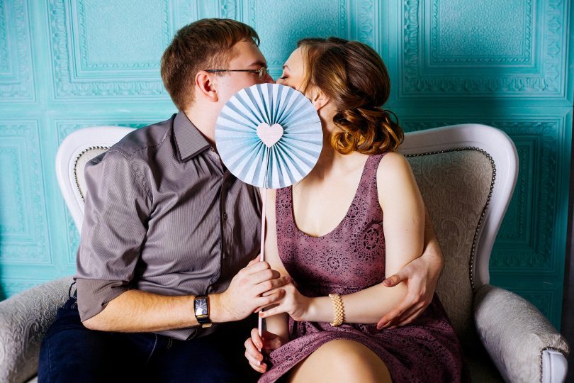 Un couple lors d’une rencontre